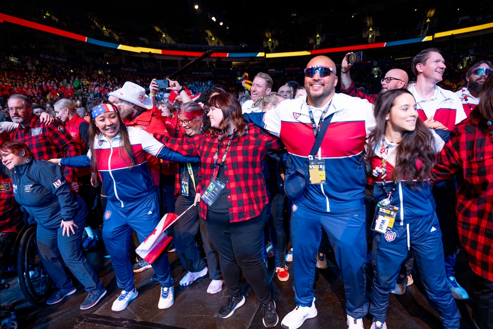 Team U.S. competitors celebrate during 2025 Invictus Games closing ceremony