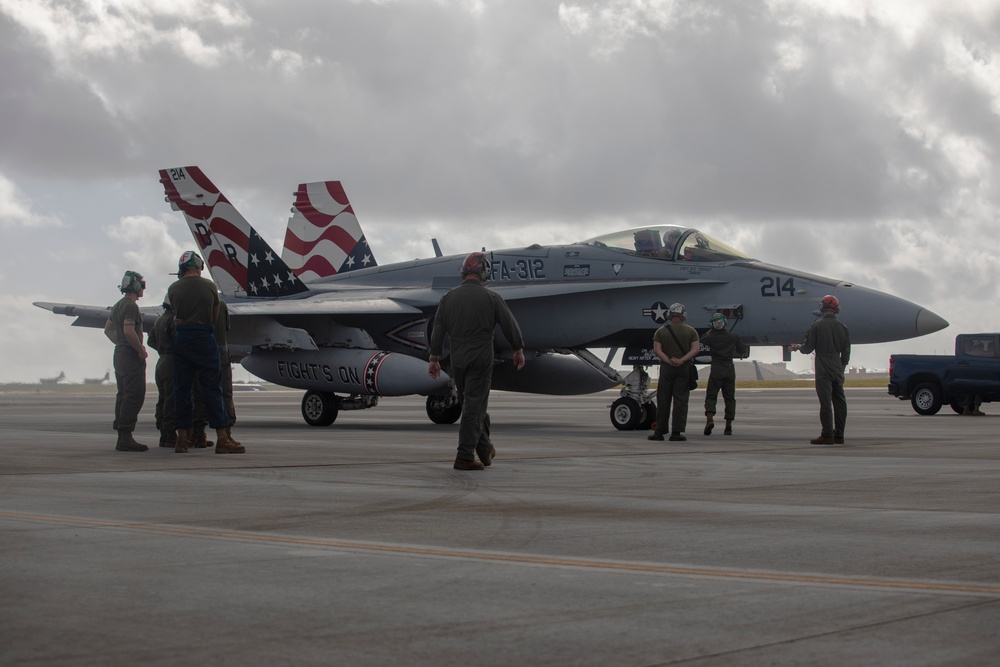 2nd MAW commanding general flies during Cope North 25