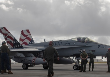 2nd MAW commanding general flies during Cope North 25