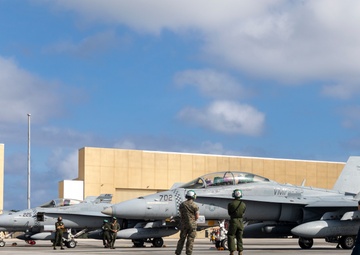 2nd MAW commanding general flies during Cope North 25