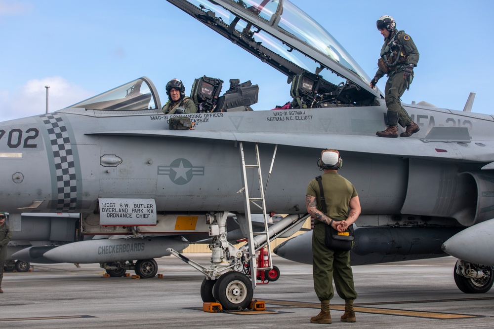 2nd MAW commanding general flies during Cope North 25