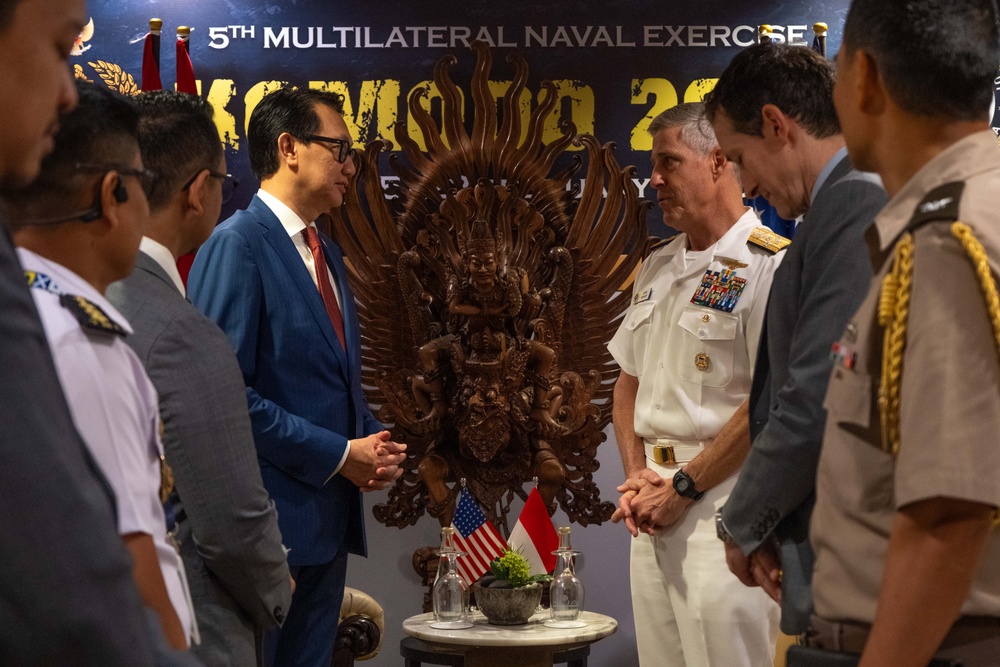 Commander, U.S. Pacific Fleet meets with Indonesia Vice Minister for Foreign Affairs during 6th International Maritime Security Symposium