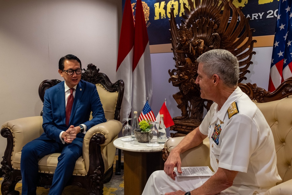 Commander, U.S. Pacific Fleet meets with Indonesia Vice Minister for Foreign Affairs during 6th International Maritime Security Symposium