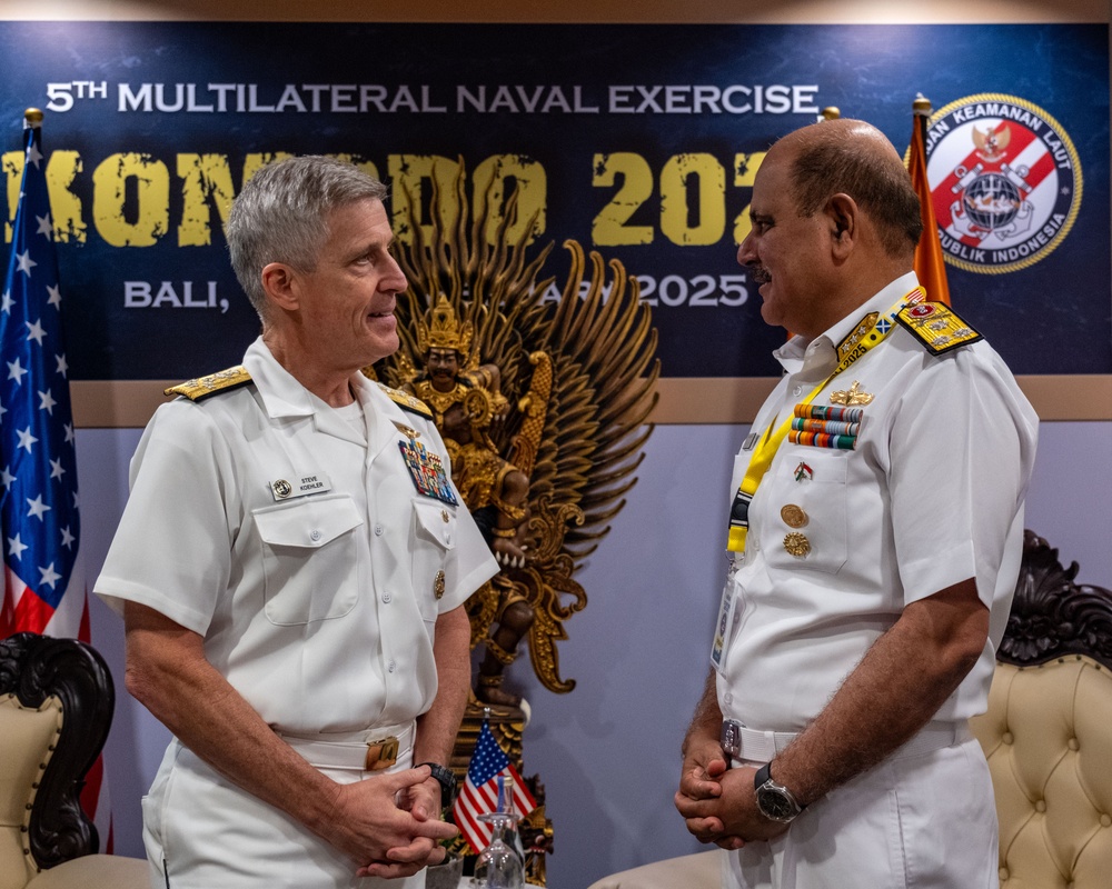 Commander, U.S. Pacific Fleet meets with Indian Navy Controller Personnel Services during 6th International Maritime Security Symposium