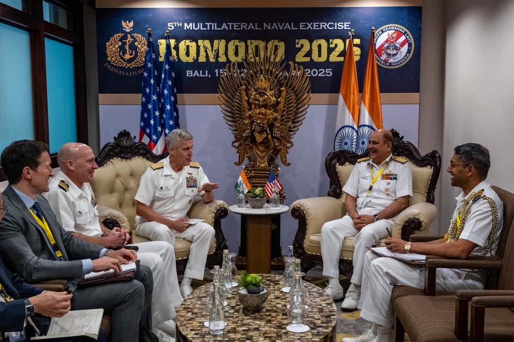 Commander, U.S. Pacific Fleet meets with Indian Navy Controller Personnel Services during 6th International Maritime Security Symposium