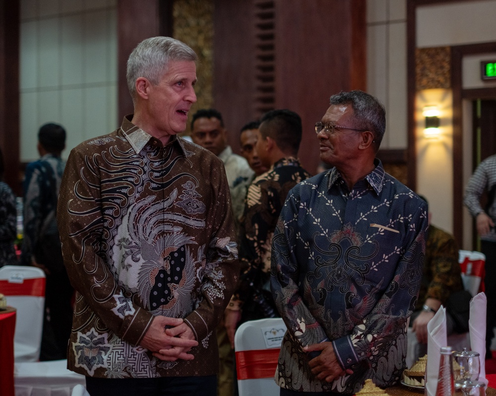 Commander, U.S. Pacific Fleet attends Multilateral Naval Exercise Komodo 2025 welcome dinner