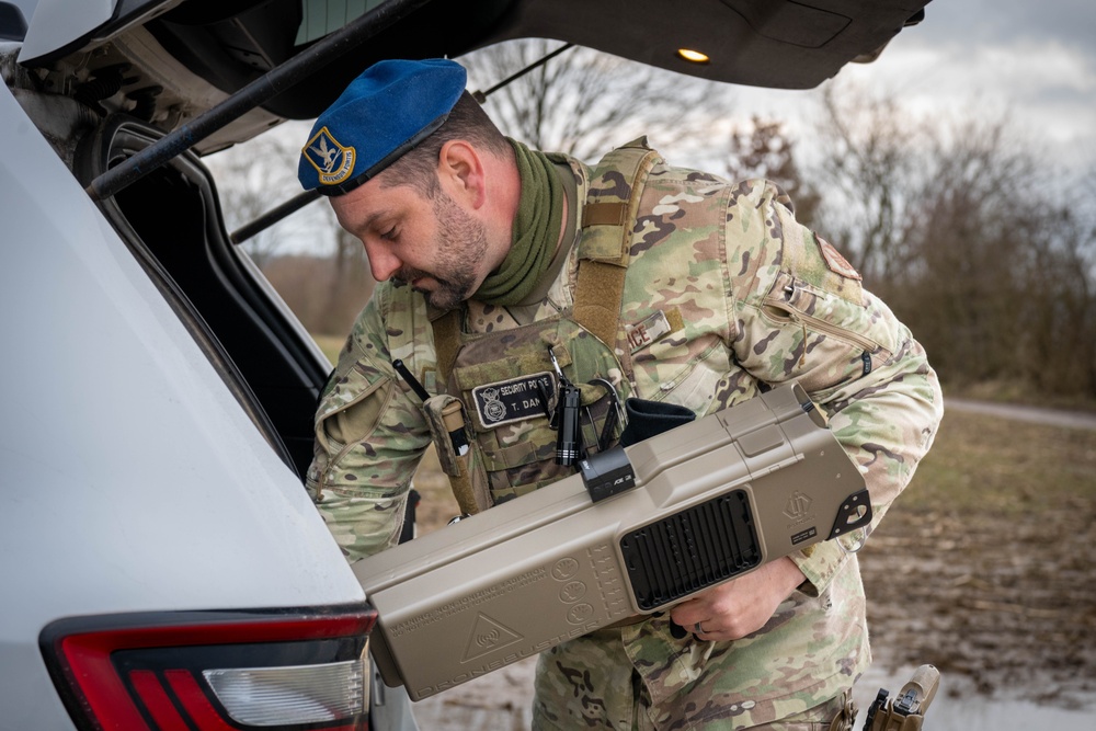 Strengthening Security: U.S. and local German Law Enforcement Conduct Drone Detection Exercise