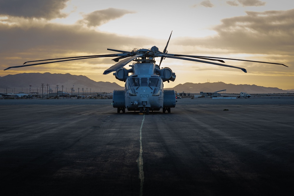 HMH-461 supports V27 during MDMX 1-25