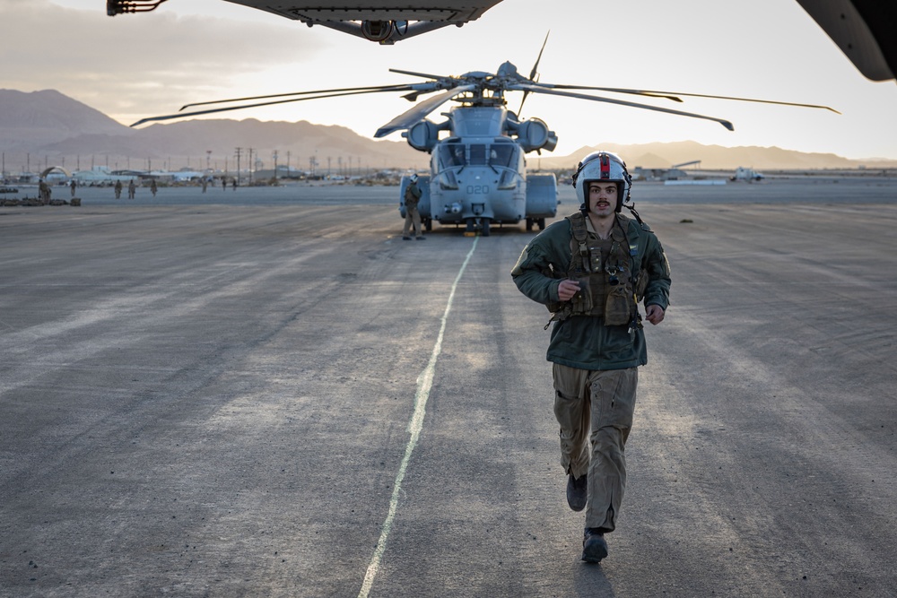 HMH-461 supports V27 during MDMX 1-25