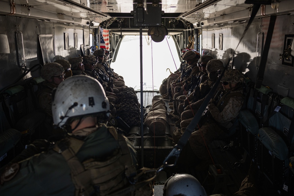 HMH-461 supports V27 during MDMX 1-25