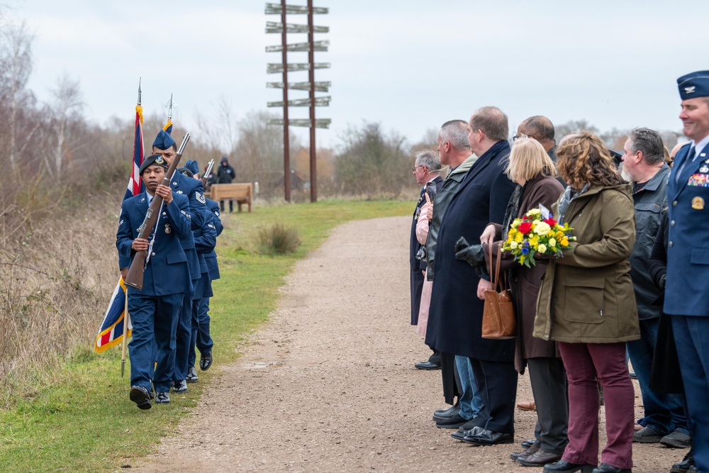 US and UK leaders honor WWII Airmen at Stanwick Lakes memorial