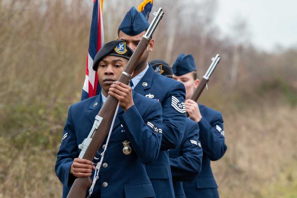 US and UK leaders honor WWII Airmen at Stanwick Lakes memorial