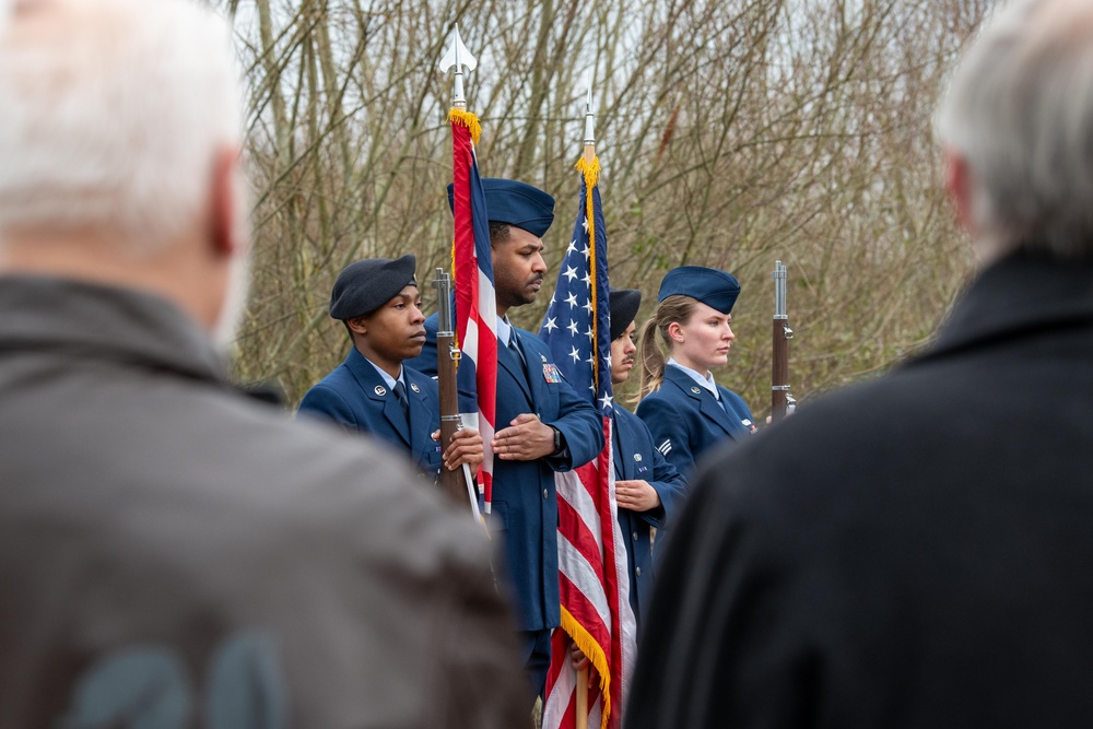 US and UK leaders honor WWII Airmen at Stanwick Lakes memorial