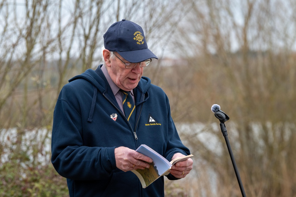 US and UK leaders honor WWII Airmen at Stanwick Lakes memorial