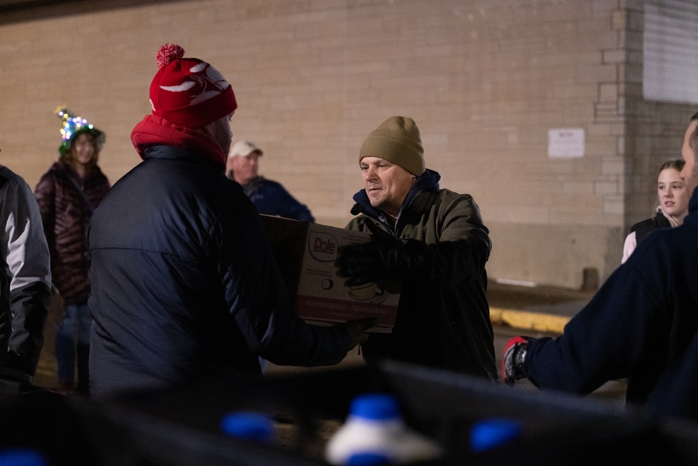 181st Intelligence Wing Prepare Meal Baskets for Community Distribution