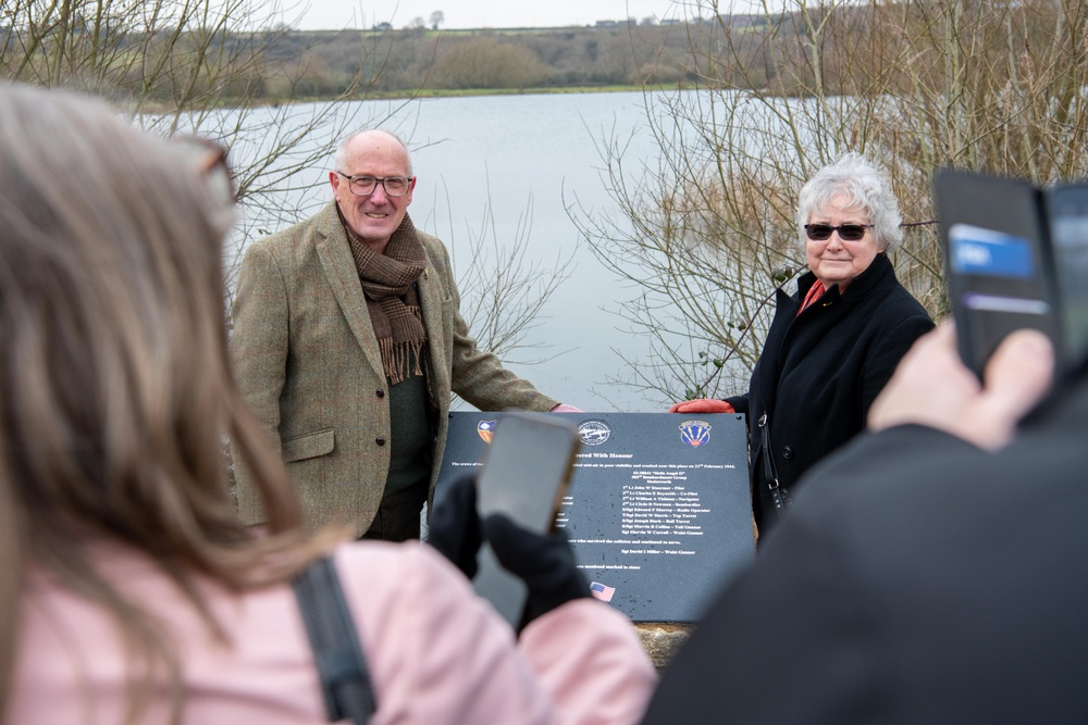 US and UK leaders honor WWII Airmen at Stanwick Lakes memorial