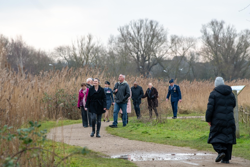 US and UK leaders honor WWII Airmen at Stanwick Lakes memorial