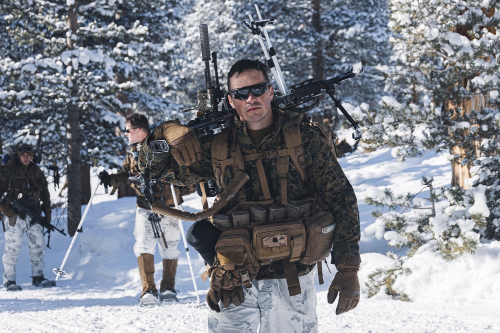 Marines with V35 hike to R600 during MTX 1-25