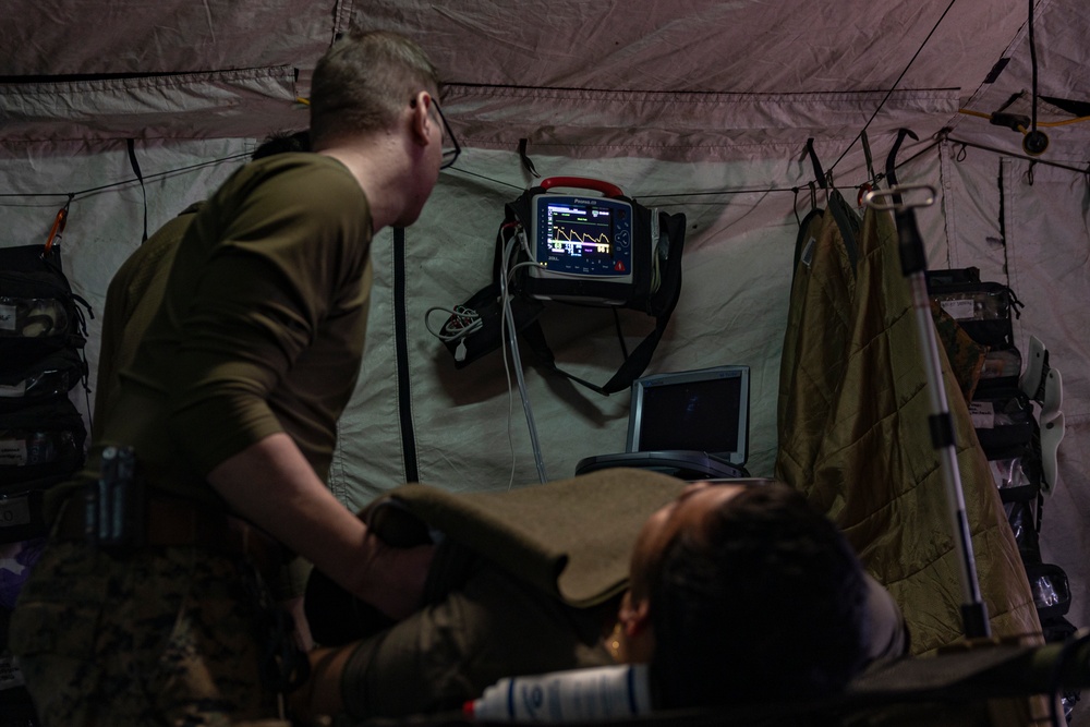 Marines with V35 hike to R600 during MTX 1-25