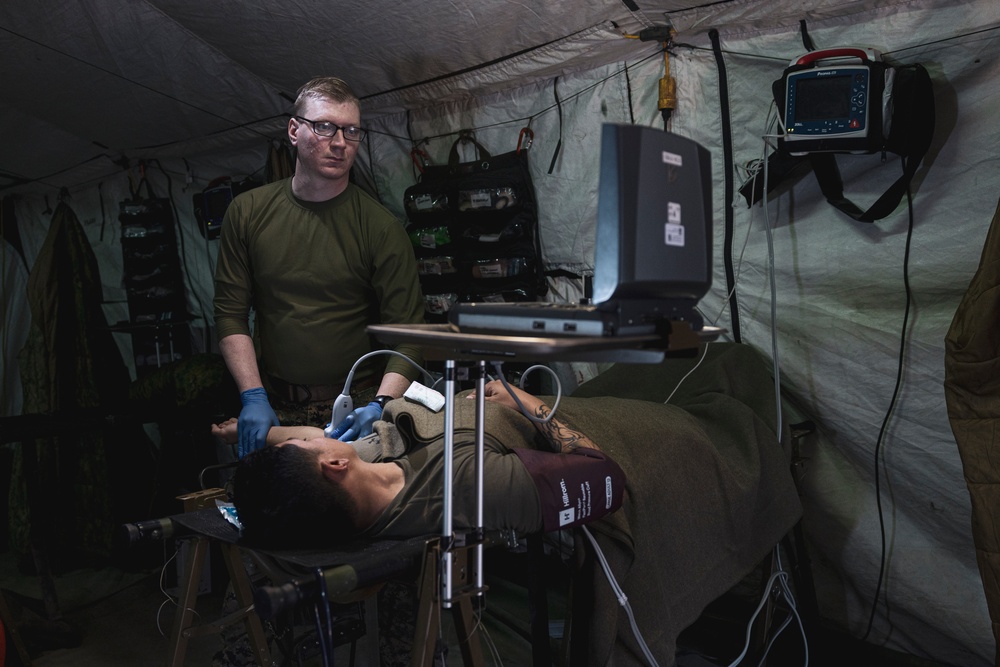 Marines with V35 hike to R600 during MTX 1-25