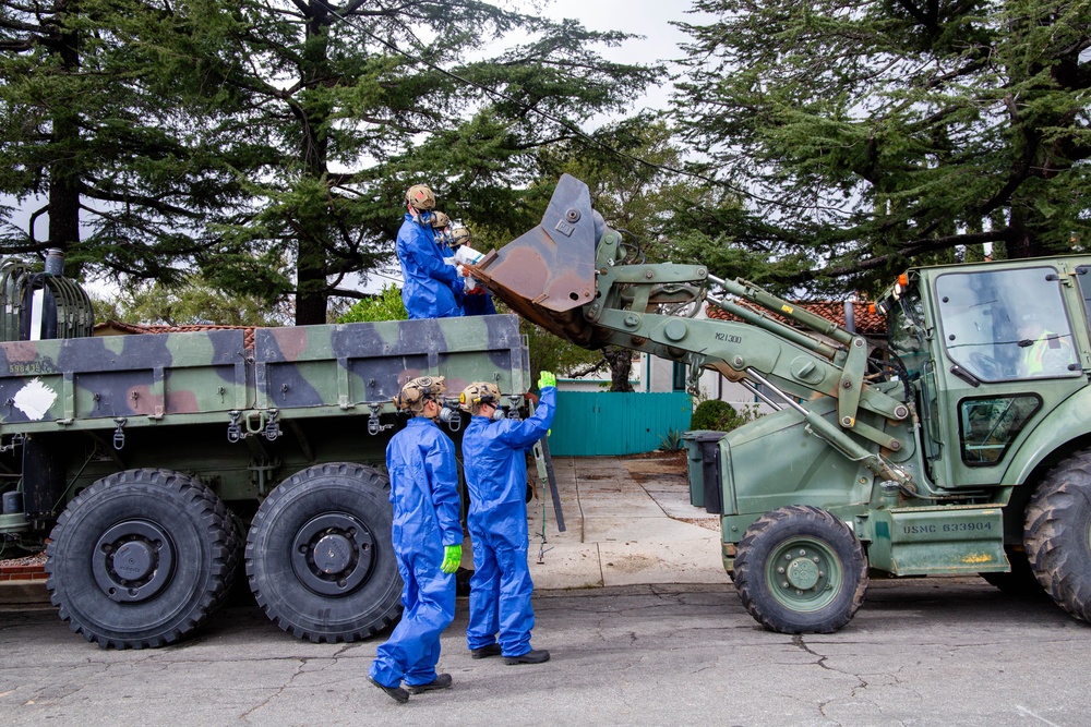 1st MLG Marines Load Lithium-ion Battery Wall Units