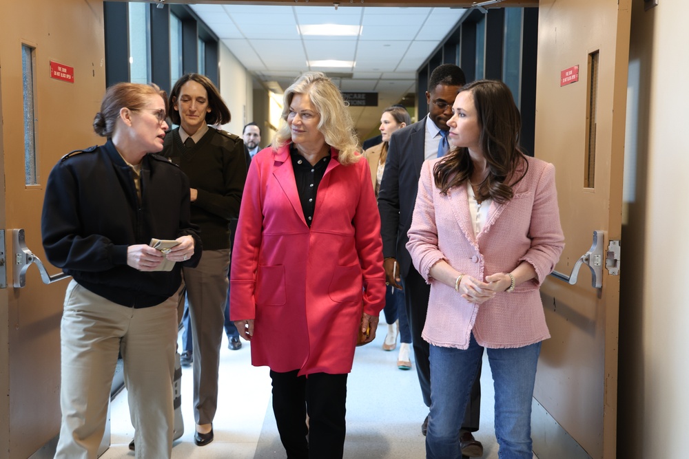 Senators Visit Patients and Staff at Walter Reed