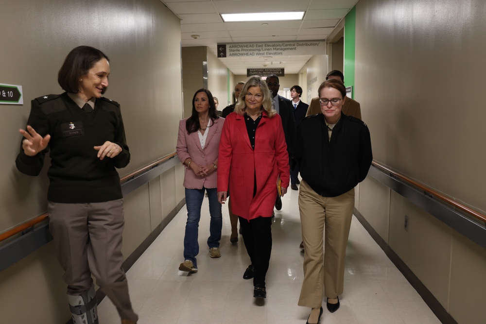 Senators Visit Patients and Staff at Walter Reed