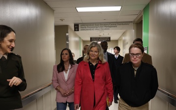 Senators Visit Patients and Staff at Walter Reed