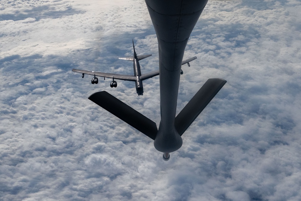 50th ARS refuels B-52s