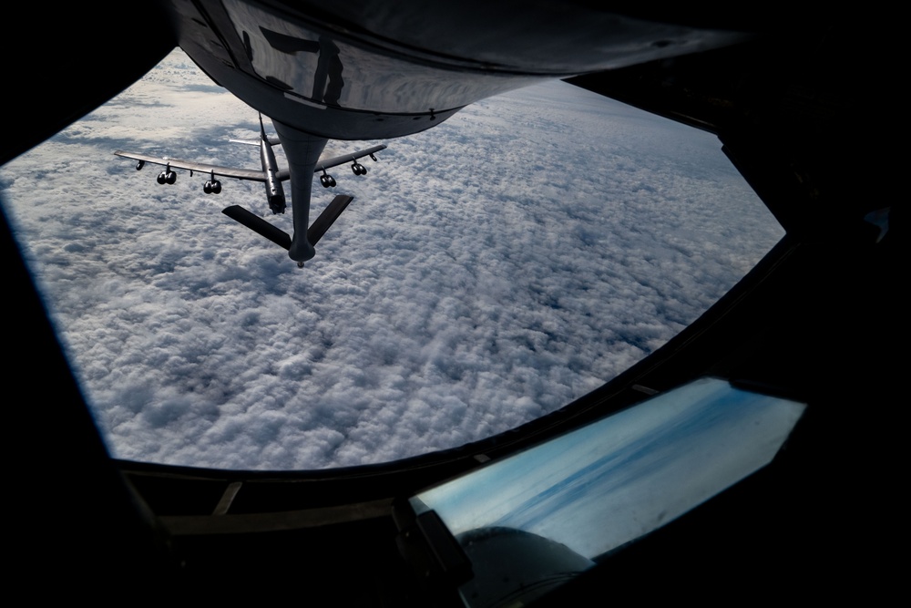 50th ARS refuels B-52s