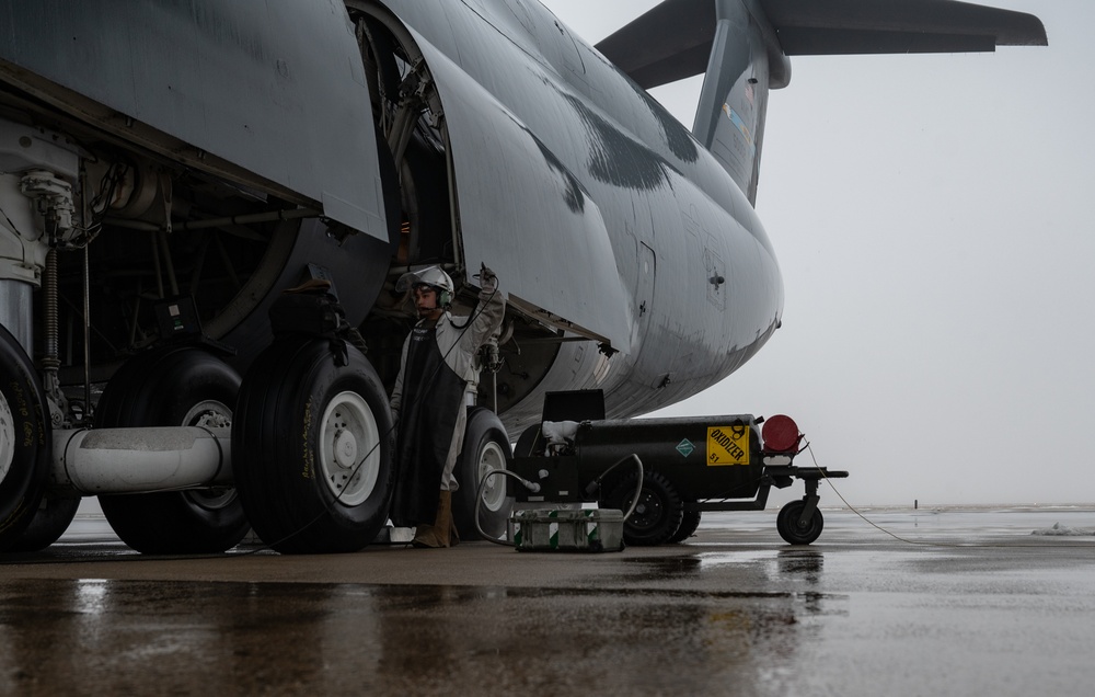 46th Test and Evaluation Squadron evaluates C-5 vapor purge test