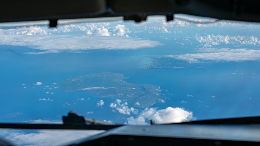 U.S. Air Force KC-135 refuels F-16 flight