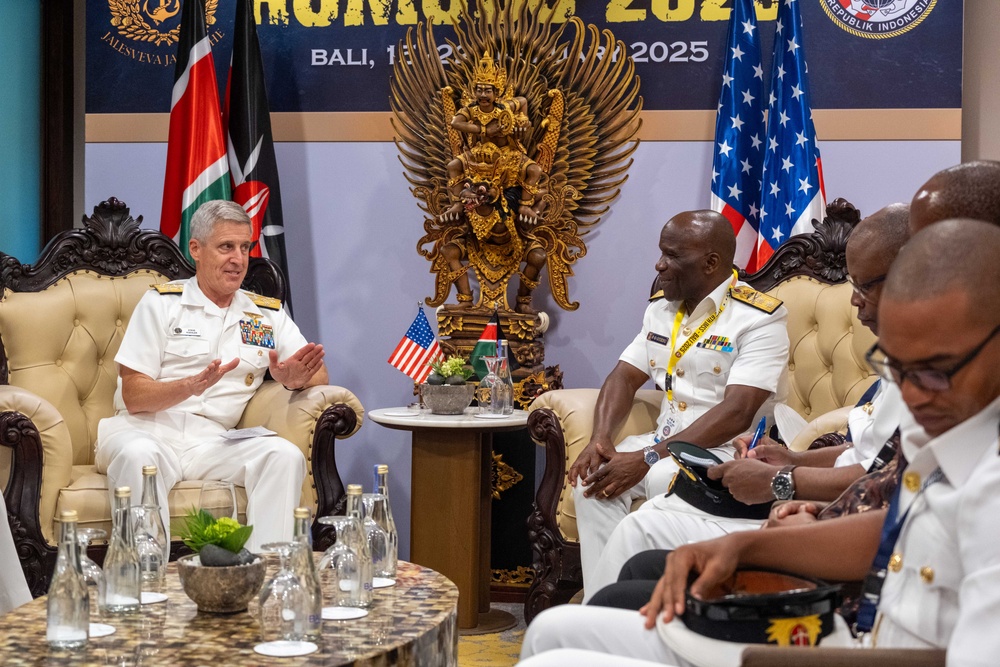 Commander, U.S. Pacific Fleet meets with Commander, Kenya Navy during 6th International Maritime Security Symposium