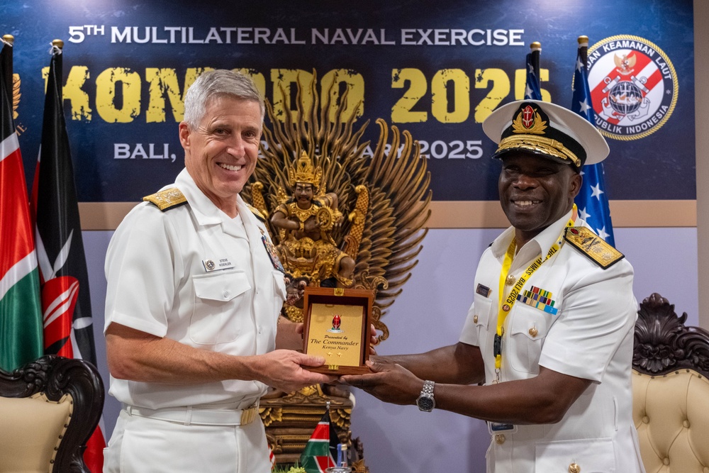 Commander, U.S. Pacific Fleet meets with Commander, Kenya Navy during 6th International Maritime Security Symposium
