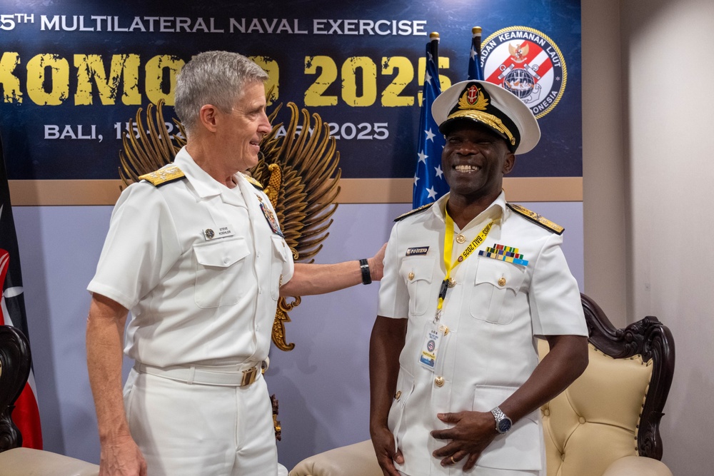 Commander, U.S. Pacific Fleet meets with Commander, Kenya Navy during 6th International Maritime Security Symposium