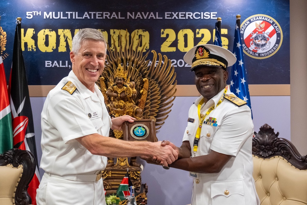 Commander, U.S. Pacific Fleet meets with Commander, Kenya Navy during 6th International Maritime Security Symposium