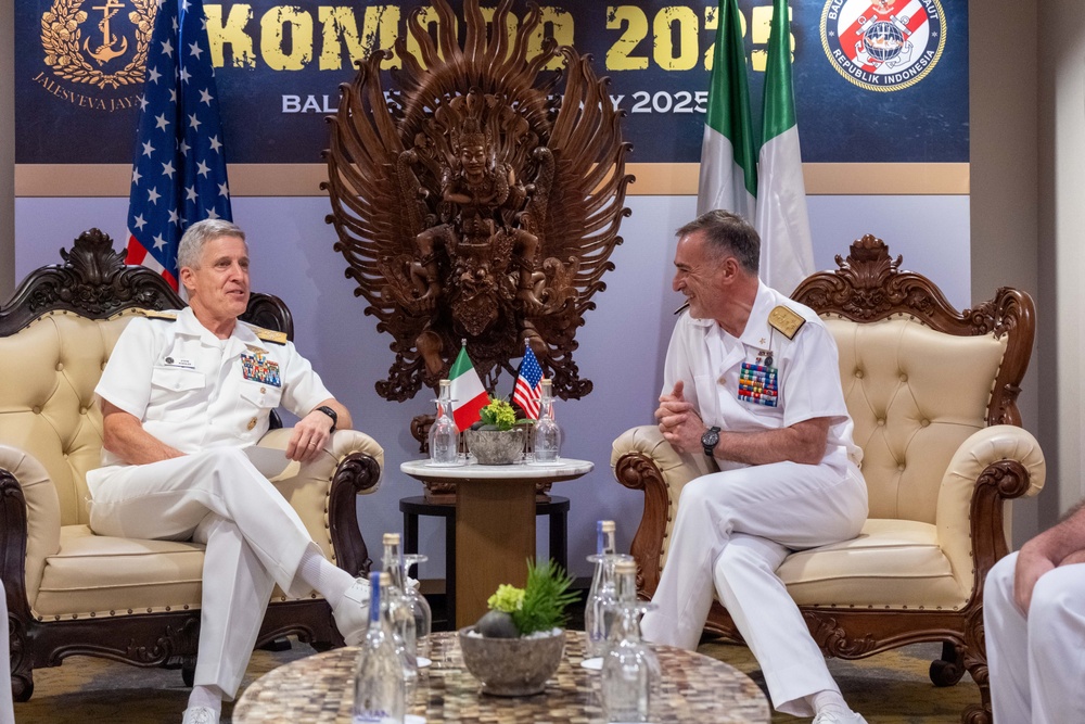 Commander, U.S. Pacific Fleet meets with Chief of the Italian Navy during 6th International Maritime Security Symposium