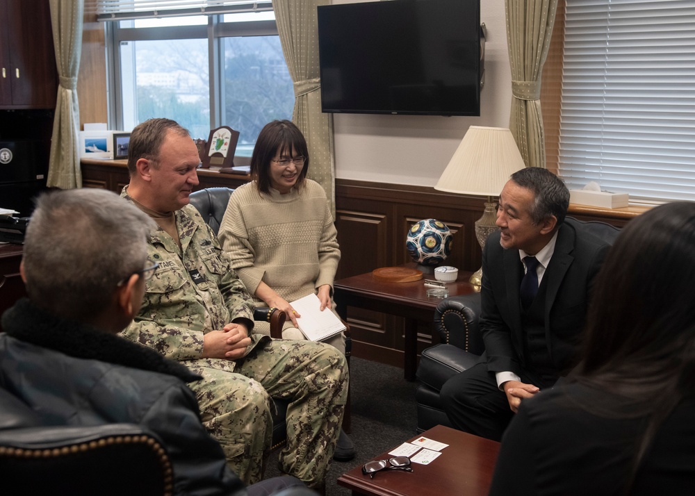 Mayor Kojima Visits CFAS