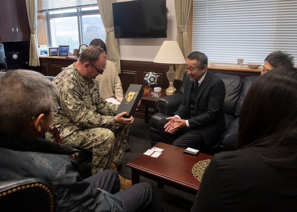 Mayor Kojima Visits CFAS