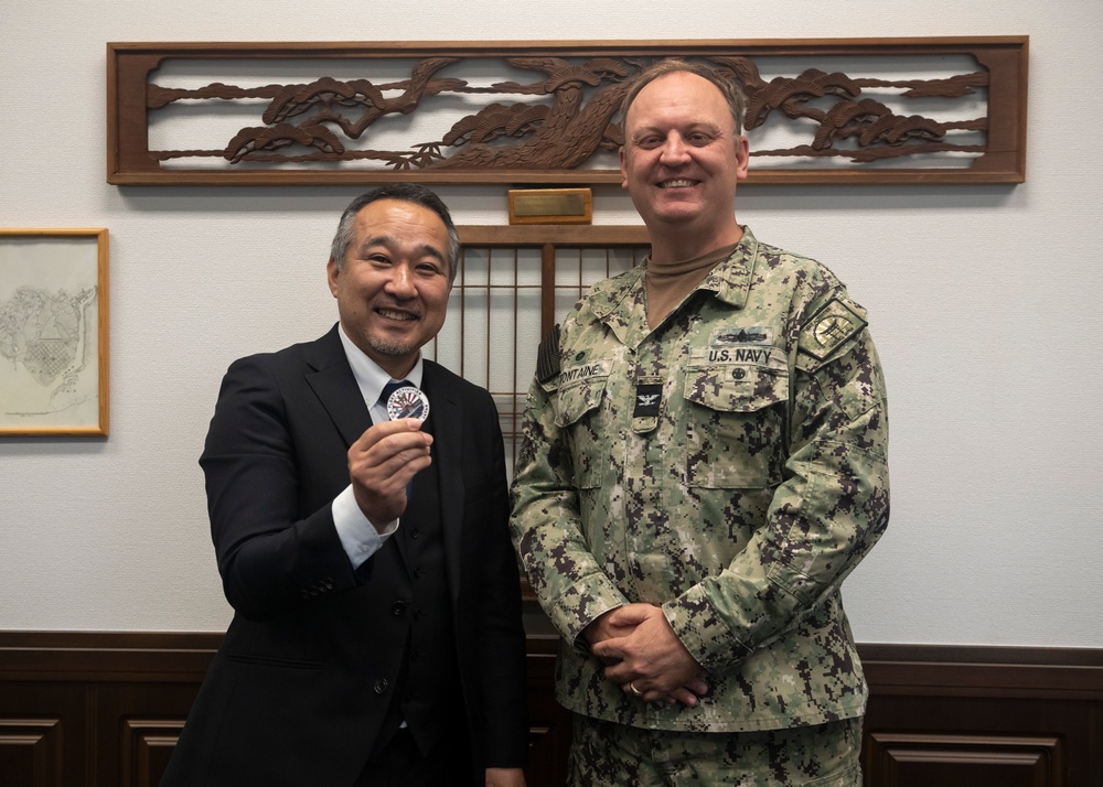 Mayor Kojima Visits CFAS