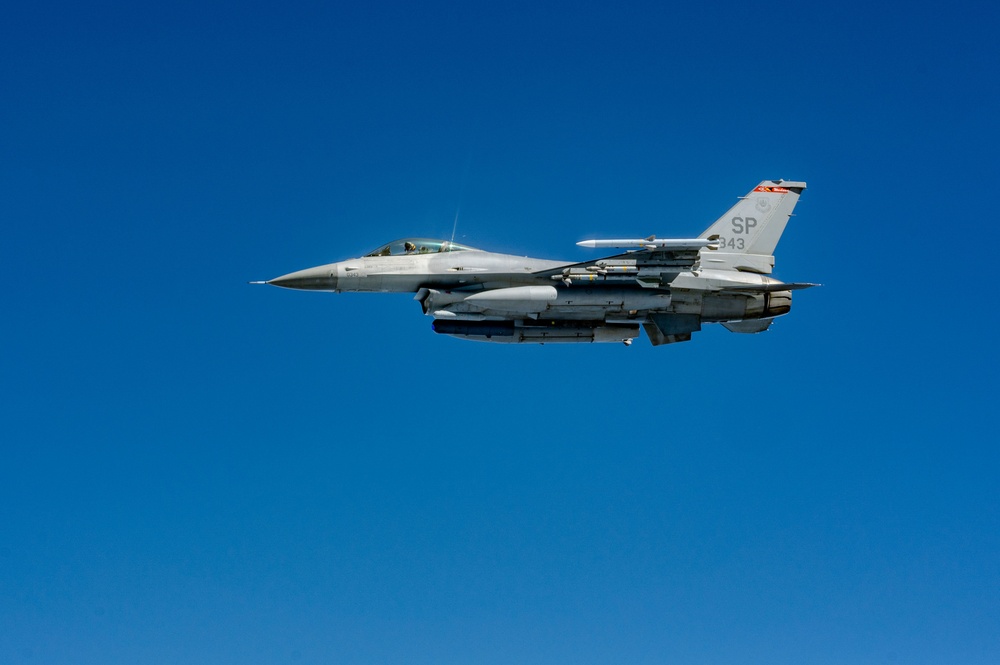 F-16 Fighting Falcons fly routine presence patrol over USCENTCOM AOR