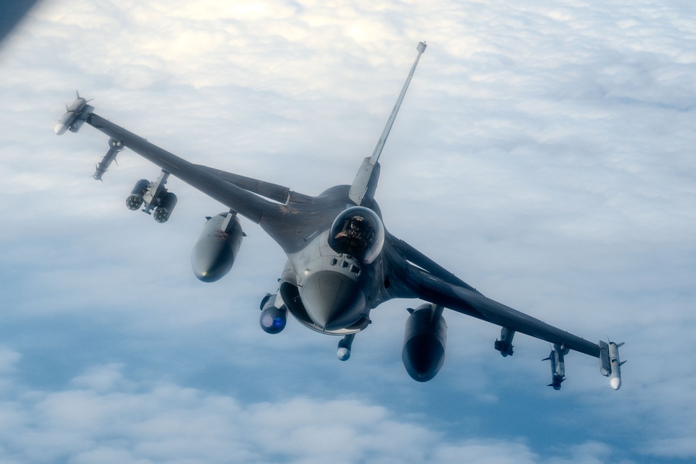 F-16 Fighting Falcons fly routine presence patrol over USCENTCOM AOR