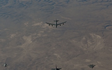 U.S. Air Force B-52s, F-15 team up with Iraqi Air Force F-16s in the CENTCOM AOR