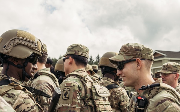 US, Kenya, Somalia greet each other during Justified Accord