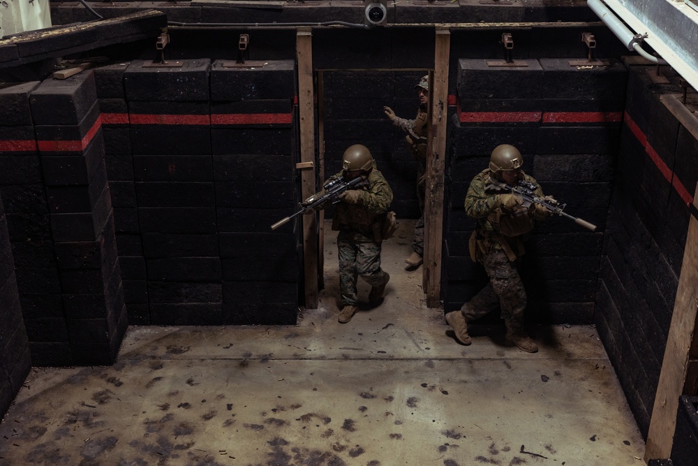 31st MEU | BLT 2/4 conducts live-fire MOUT exercise