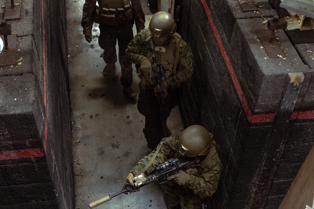 31st MEU | BLT 2/4 conducts live-fire MOUT exercise