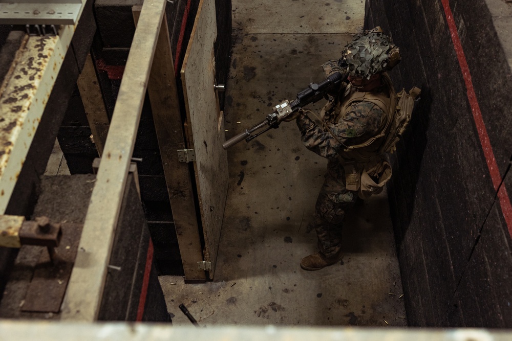 31st MEU | BLT 2/4 conducts live-fire MOUT exercise