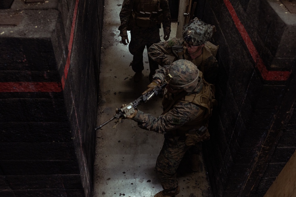 31st MEU | BLT 2/4 conducts live-fire MOUT exercise