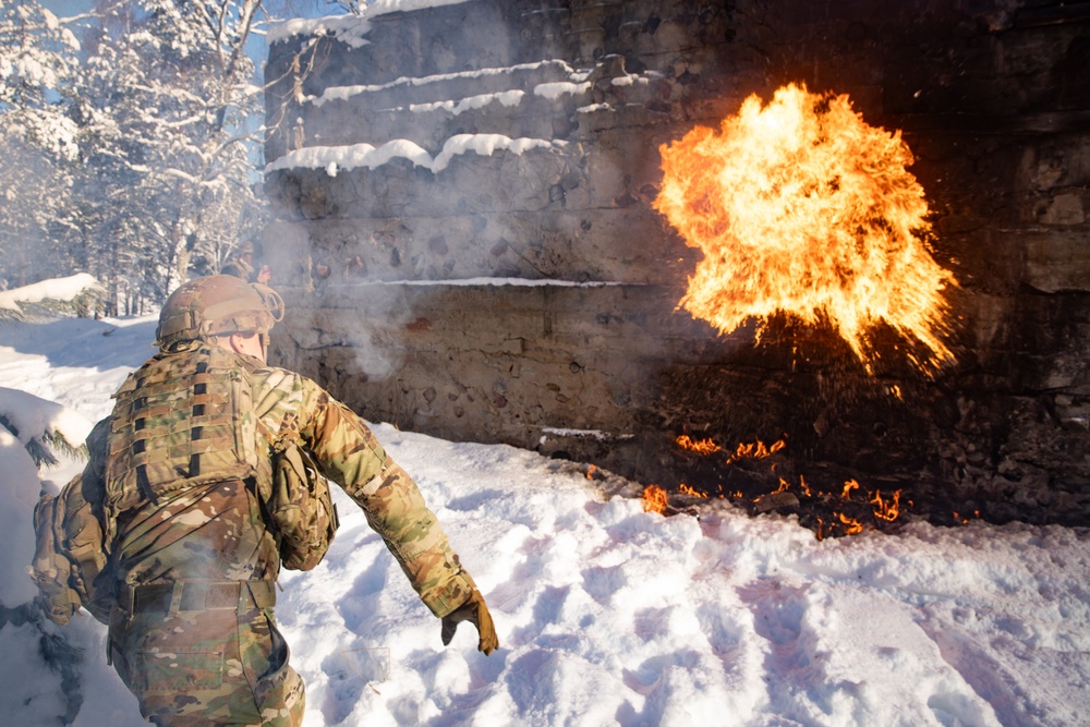 3-321st FAR Conduct a Joint Molotov Cocktail Training Exercise