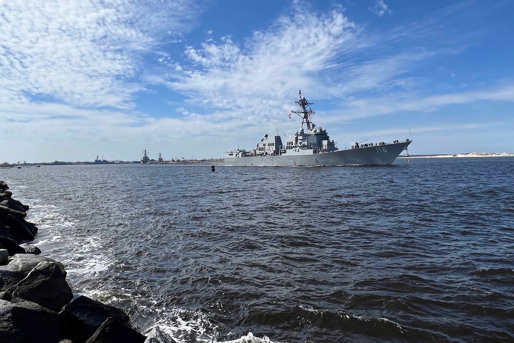 USS Thomas Hudner (DDG 116) departs Naval Station Mayport for U.S. 4th Fleet Deployment